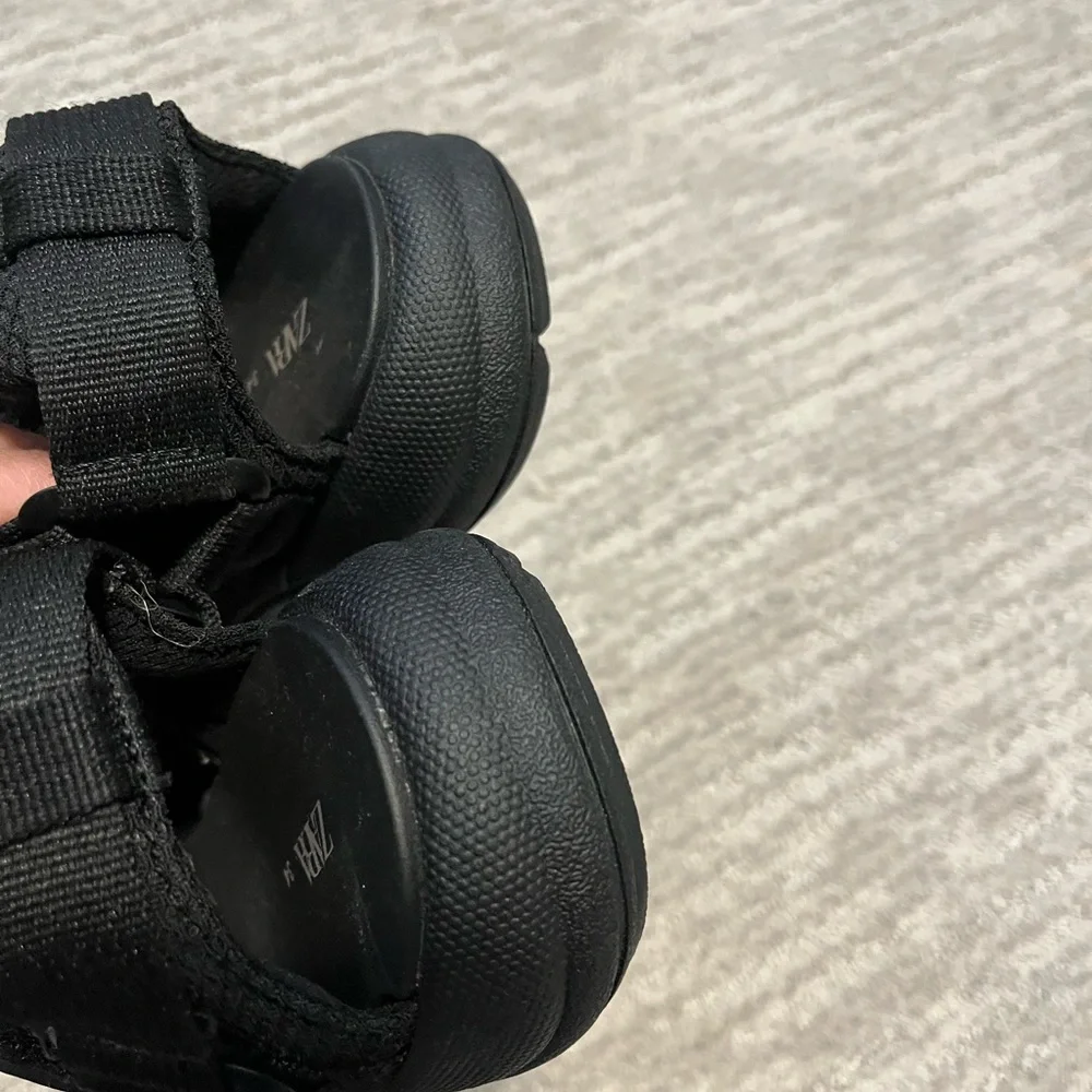 Zara black adjustable boys sandals size 3y NWOT - Picture 2 of 6
